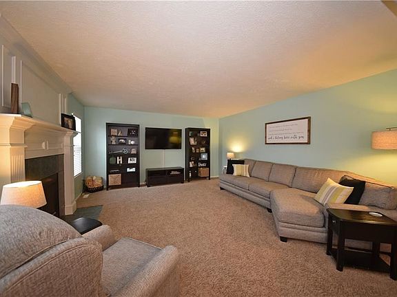 2nd image of 952 Chadwick Ln