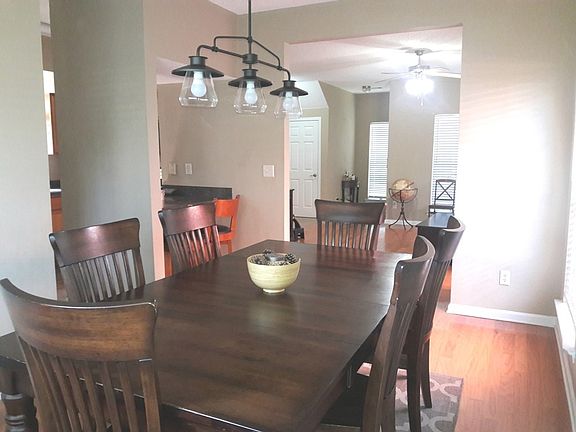 4th image of 599 Peyton Cir