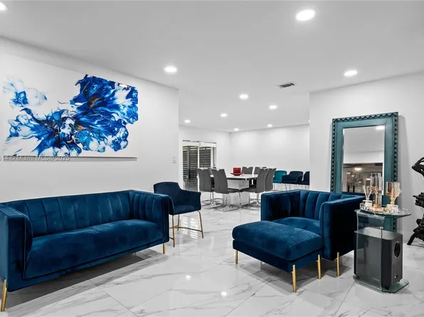 19931 NW 82nd Ct, Hialeah, FL 33015