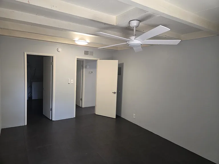1101 E Bethany Home Rd #7 — Photo 10