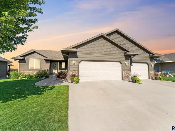 1209 S Gill Ave, Sioux Falls, SD 57106