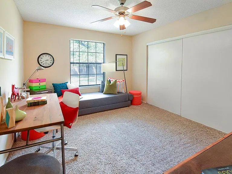 Park Laureate Apartment Homes — Photo 13