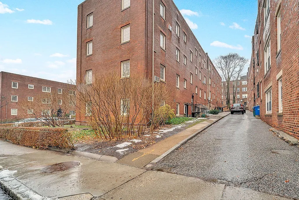 2 bed, 750 sqft, $3,200 — Photo 1