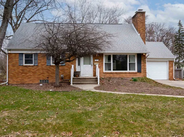 305 E Meadowbrook Dr, Midland, MI 48642