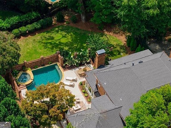 3rd image of 415 Tavern Cir