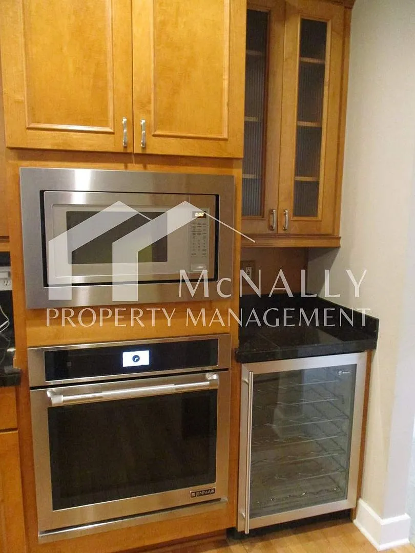 Luxury 3-Bedroom Home in Gated Canterwood Community — Photo 4