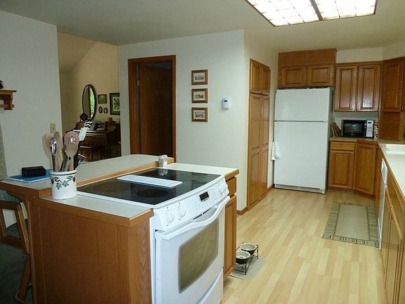 3rd image of 11 N Wood Duck Ct E