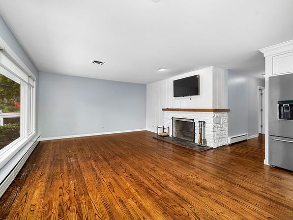 5th image of 234 Abbotsford Ct