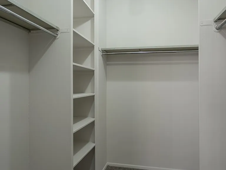 Shoreham Apartments — Photo 8