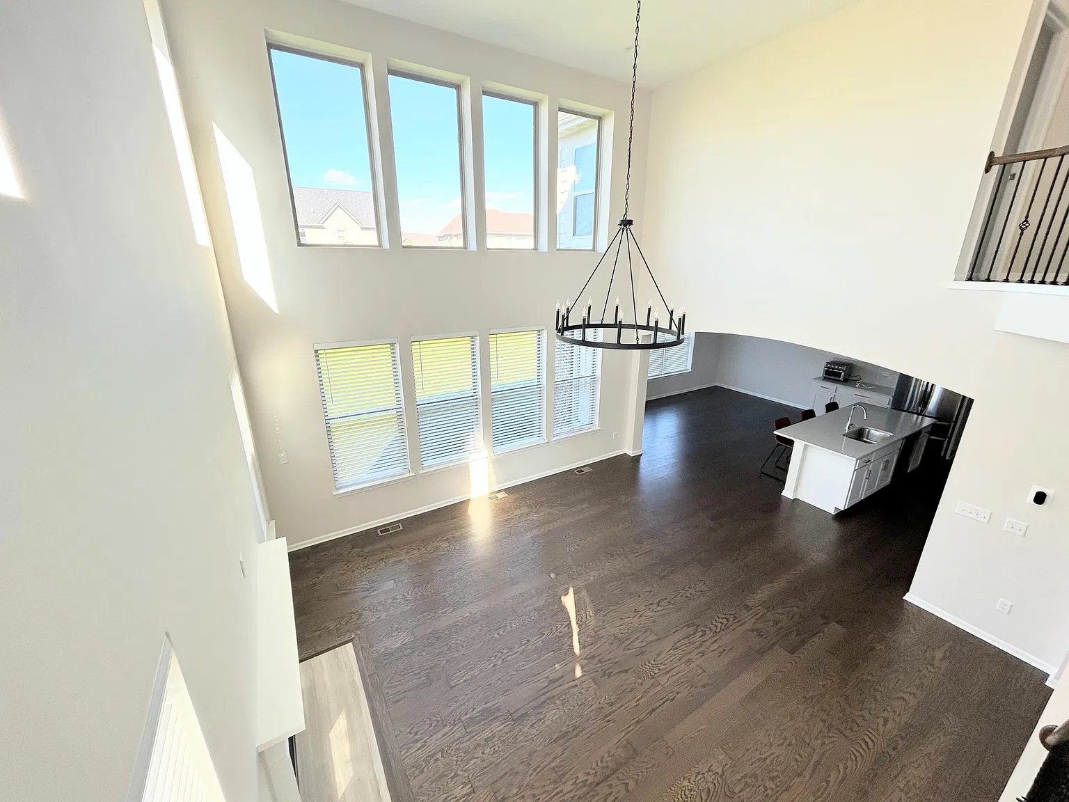 4 bed, 2.5 bath, 3264 sqft, $3,995 — Photo 4