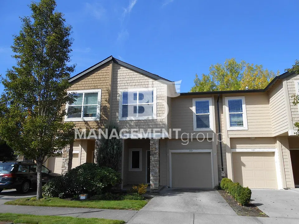 1119 NW Station Pl