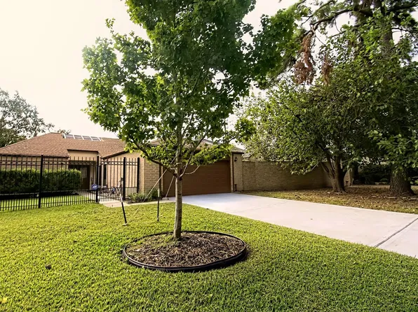 1827 Ash Meadow Dr, Houston, TX 77090