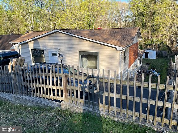 3rd image of 14705 Blair Ct