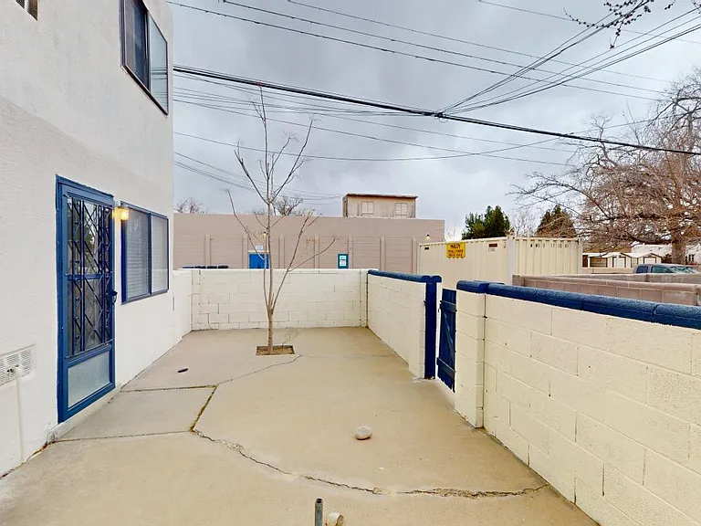 Fully Loaded, Contemporary 1 Bedroom Apartment w/ Yard in Ridgecrest — Photo 24
