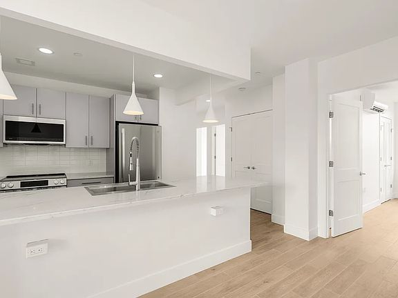 2nd image of 2833 Brighton 3rd St #3D