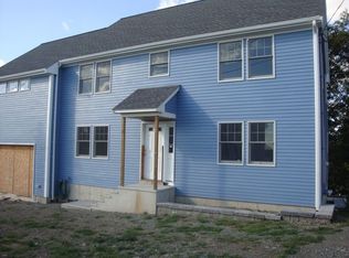 8 Grand View Pl, Lynn, MA 01902