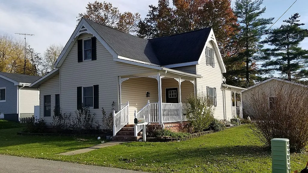 200 Brooks Ave photo 1