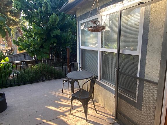 5th image of 726 De La Vina St #B