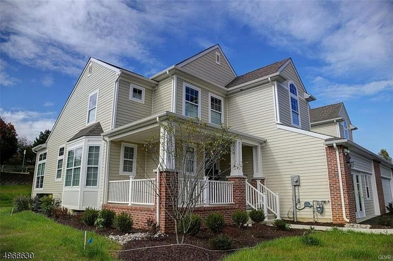 1st image of 2461 Burgundy Ln