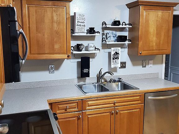 Stainless/Black appliances