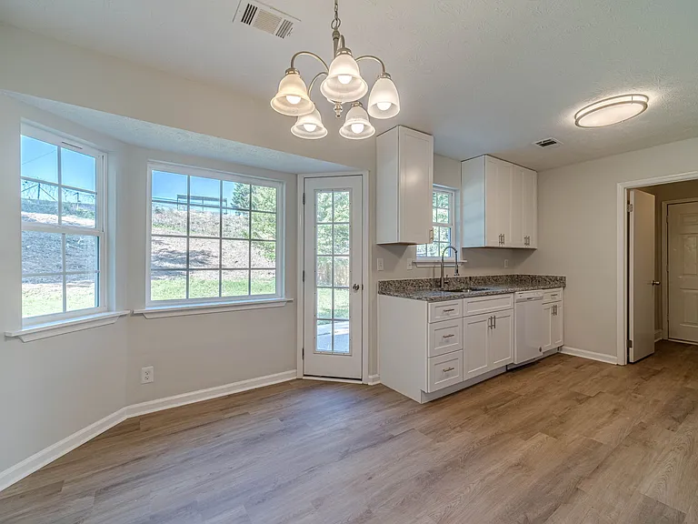 594 Harvard Dr — Photo 21