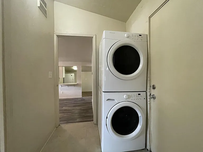 524 W 1st Ave #A — Photo 12