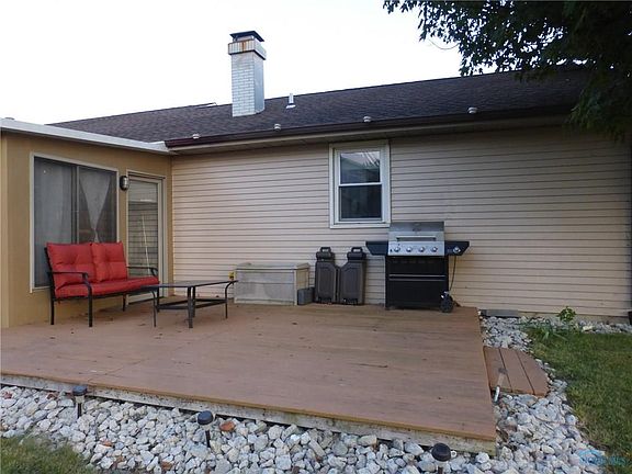4th image of 201 Lakeview Dr
