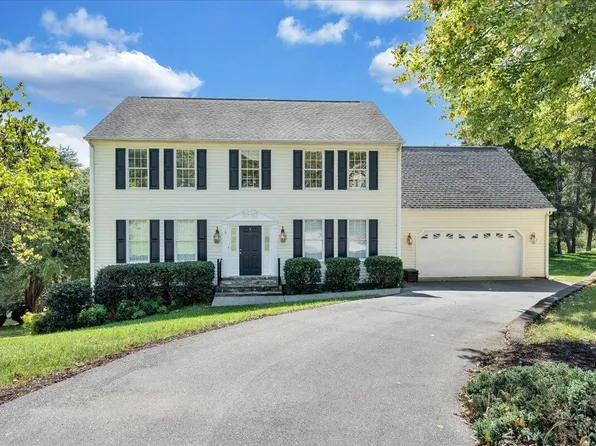 2601 Bobwhite Dr, Roanoke, VA 24018