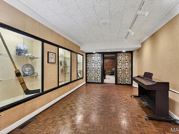 26th image of 10 Vouga Ln