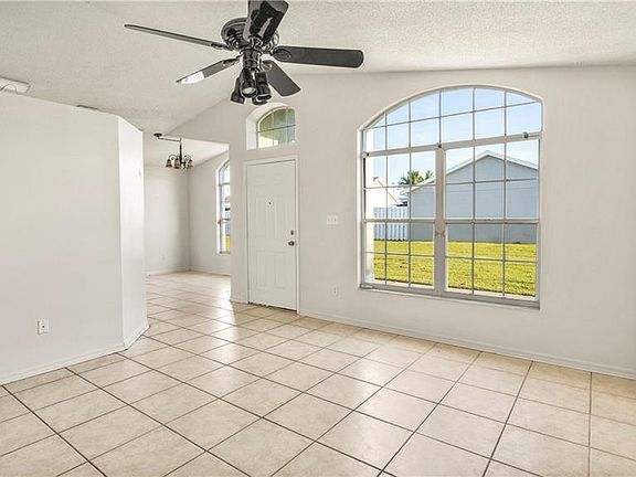 5th image of 2395 Harbor Town Dr