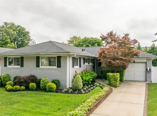 66 Central Park Rd, Plainview, NY 11803