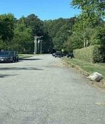 Exterior Neighborhood (street photo)