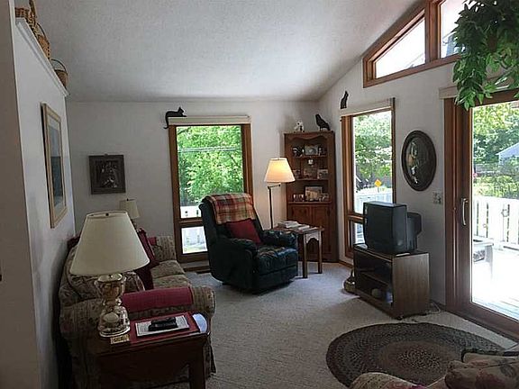 3rd image of 364 Willard Ave