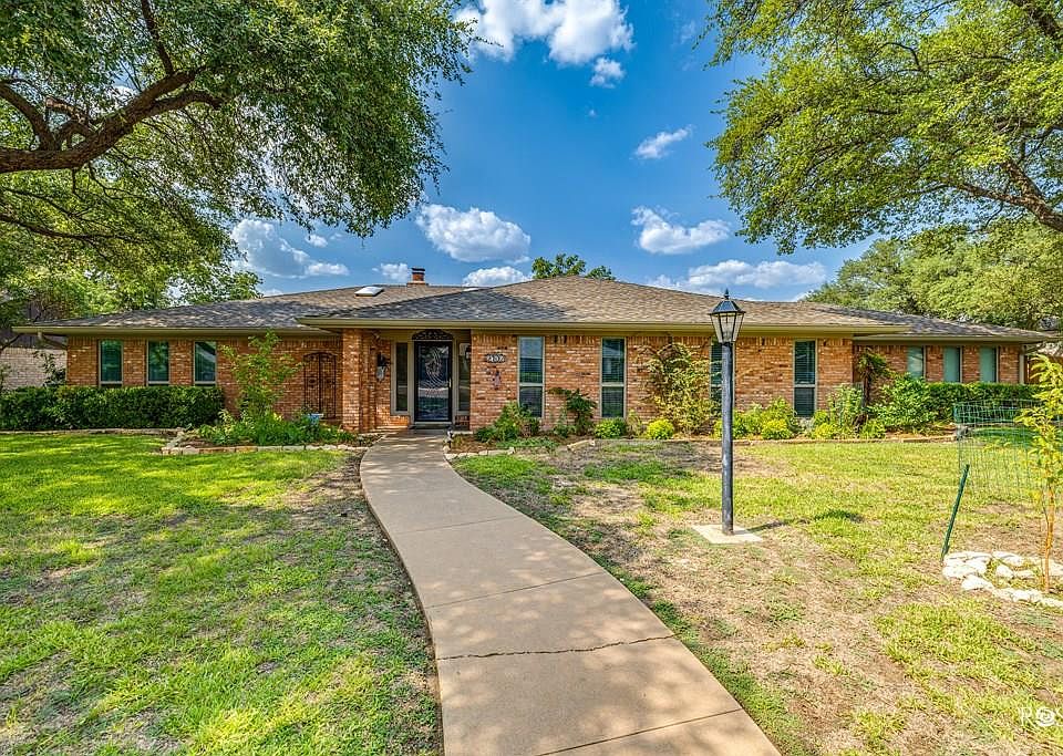1st image of 2702 Alta Vista Ln
