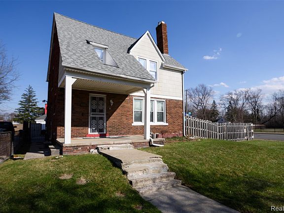 2nd image of 15304 Rutherford St