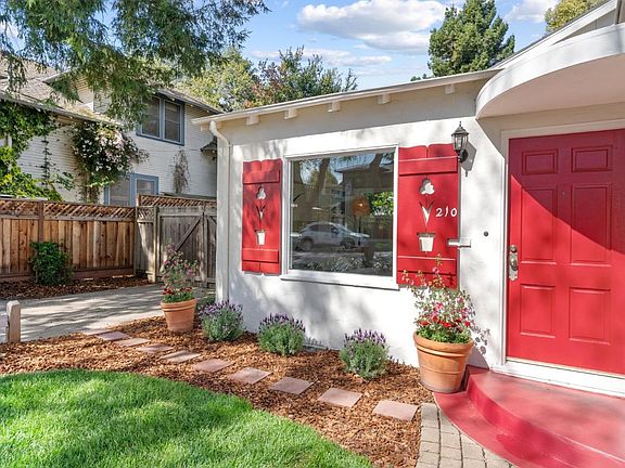 5th image of 210 Mariposa Ave