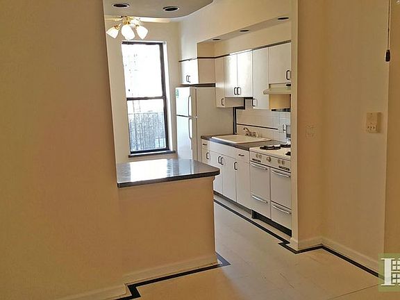 2nd image of 167 15th St APT 1L