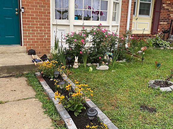 3rd image of 14628 Earlham Ct