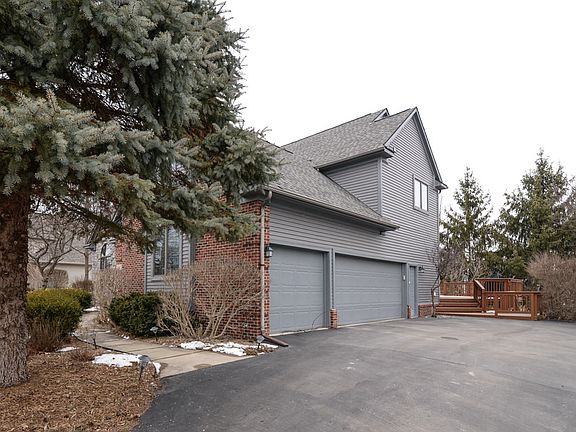 2nd image of 3207 Lakewood Shores Dr