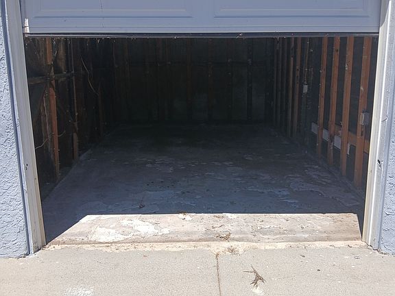 3rd image of 566 W Santa Cruz St #566