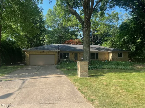 2947 Chamberlain Rd, Akron, OH 44333