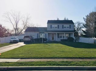 8 Lowell Rd, Manalapan, NJ 07726