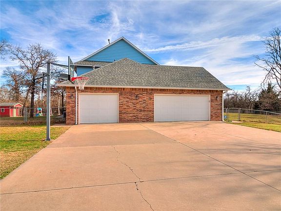 5th image of 2501 Estell Ln