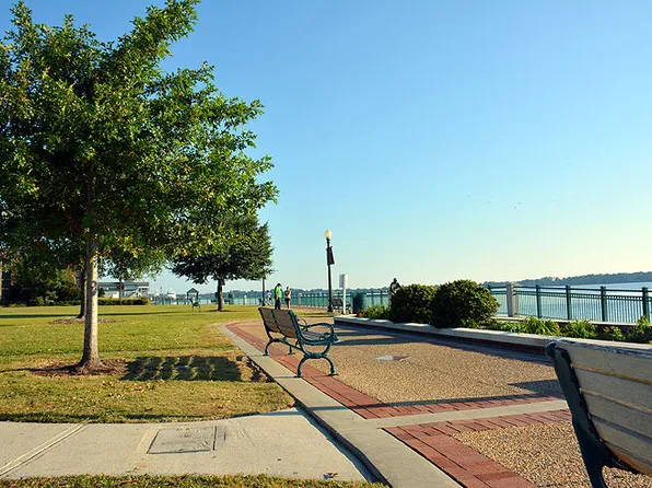 706 Greywood Ln, New Bern, NC 28562