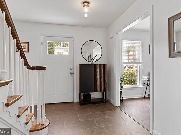 3rd image of 418 Spring House Rd