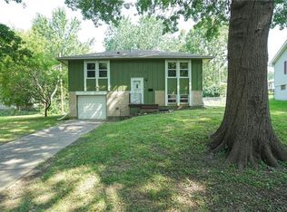 7708 E 119th St, Grandview, MO 64030