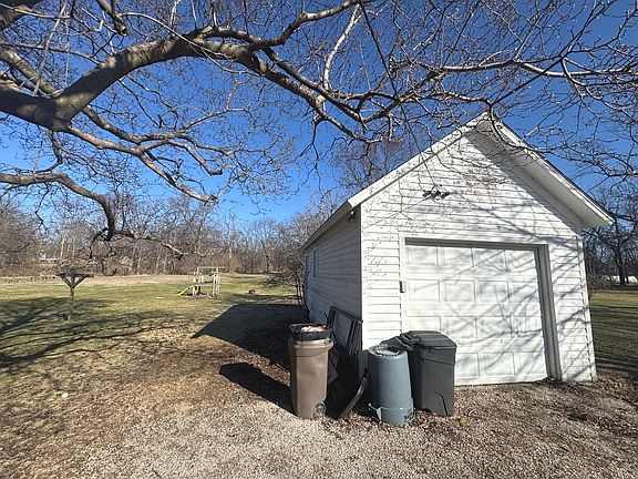 4th image of 616 E Main St