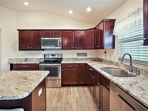 5th image of 3706 Robertson Way