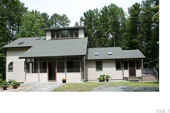 1st image of 2902 Pine Hill Dr