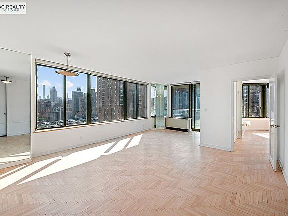 4th image of 300 E 93rd St APT 26A